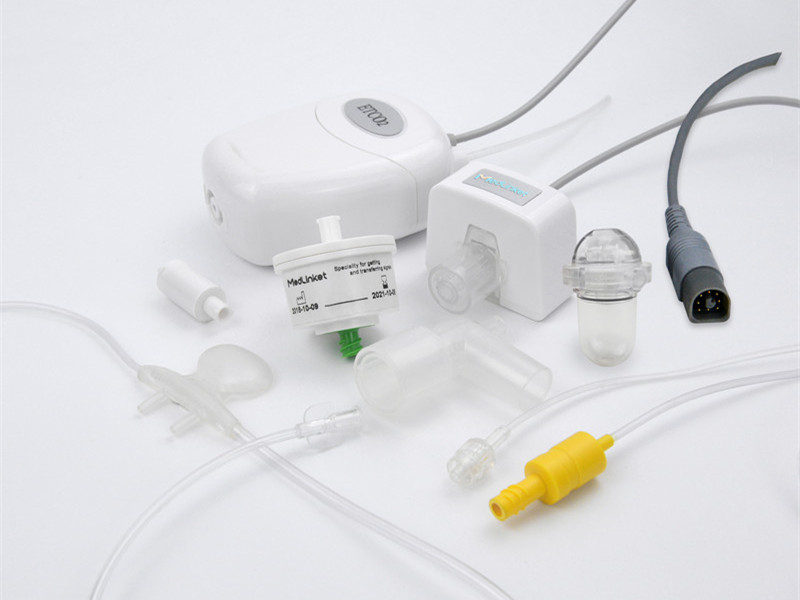 Për të monitoruar gjendjen e frymëmarrjes së pacientit, është e nevojshme të keni një sensor të dioksidit të karbonit në fund të frymëmarrjes dhe aksesorë.